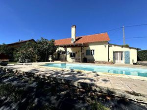 Ancienne fermette de style longère avec vue spectaculaire et piscine