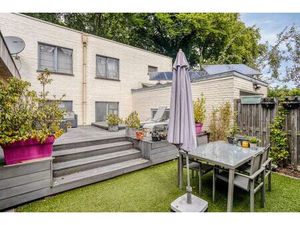 Maison avec entreposage/espace de bureau à vendre à Assebroe