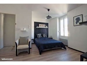 STUDIO Meublé Black & White