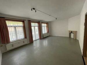 Appart 2ch avec balcon  cour commune  remise et garage