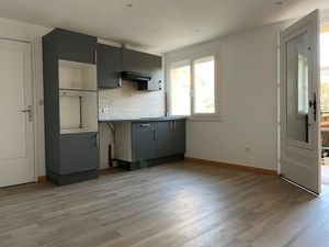 Location appartement 3 pièces 35 m² à Castillon-la-Bataille (33350)  585 €