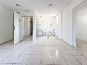 Location locaux professionnels 55 m² à Roquebrune-sur-Argens (83520)  1 000 €