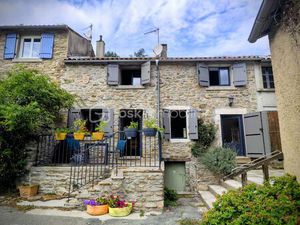 Maison en pierre de 74 m² à Saint-Pons-De-Thomieres