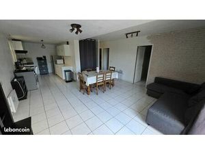 Beau T4 meublé climatisé à louer à l'année en rdc de villa