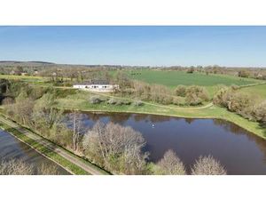 Propriété de près de 600m2 sur plus de 3 hectares