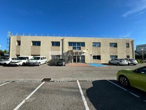 Location Local Professionnel 101m² VITROLLES 13127