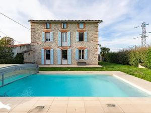 Vente maison 5 pièces 271 m² à La Tour-du-Crieu (09100)  362 545 €