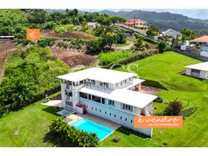 Propriété d'exception avec vue mer  piscine et dépendance à