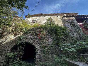 Maison de village avec jardin A RENOVER...