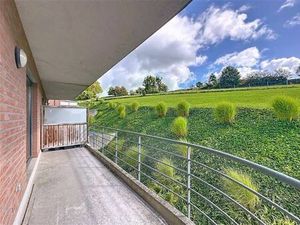 OPTION ! Lumineux appart. 2 chambres terrasse au calme.