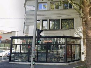 Immeuble avec 2 restaurants + un appartement