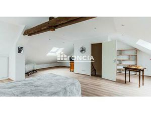 Maison rénovée sur 6 70 ares  au coeur de Talange  à proximité de toutes commodités et des