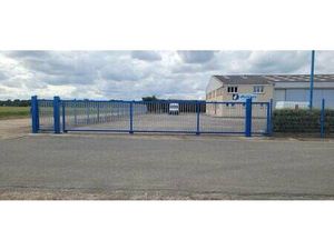 Local d'activités à vendre