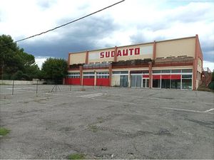 Location locaux professionnels 450 m² à Saint-Hilaire-de-Brethmas (30560)  2 068 €