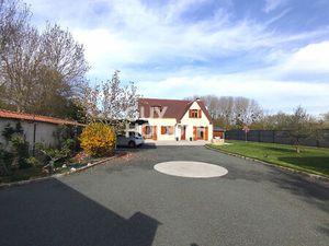 MAISON FAMILIALE AVEC PISCINE