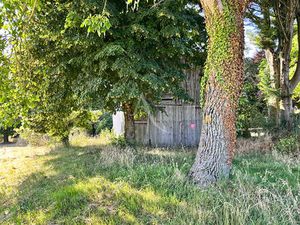 À vendre en exclusivité - Terrain avec dépendance à 10 minutes de Baugé