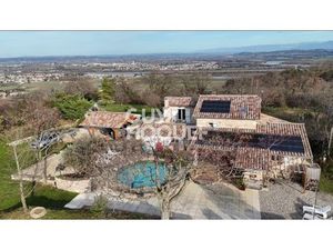 Maison en pierres à vendre à Châteaubourg