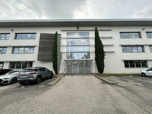 Location Local Professionnel 345m² ST GENIS LAVAL 69230