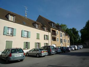 Rez-de-chaussée 2 pièces 48 m2  Dourdan - 698 €