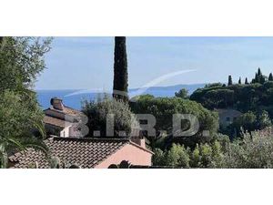 Maison contemporaine avec piscine et jardin Les issambres (83)