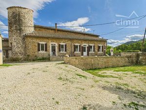 Ancien couvent rénové en maison de charme – 146 m² habitables – terrain arboré de 2 373 m²