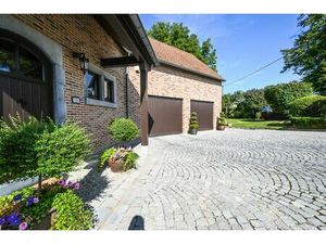 Propriété 4F avec jardin  excellent état!!