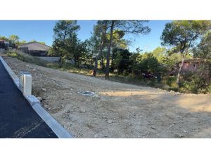 Vente terrain 841 m² à Rocbaron (83136)  149 000 €