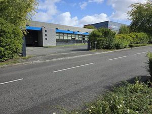 Vente locaux professionnels 2631 m² à Bondues (59910)  3 157 000 €