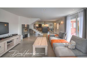 Dpt MIONNAY (01)  à vendre maison 175 m² - 4 chambres - Terrain de 1056 00 m² avec piscine