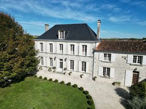 Vente propriété 11 pièces 348 m² à La Vergne (17400)  995 000 €