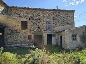 ENSEMBLE IMMOBILIER EN PIERRES A RENOVER