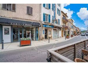 Cogolin : Murs commerciaux  rendement locatif assuré.