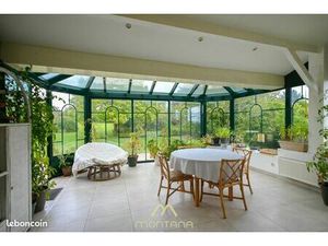 Maison 7 pièces 230 m²