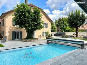 Maison 8 pièces 320 m²