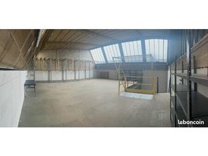 ATELIER/ ENTREPOT a vendre