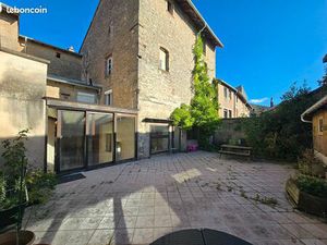 Maison 6 pièces 245 m²