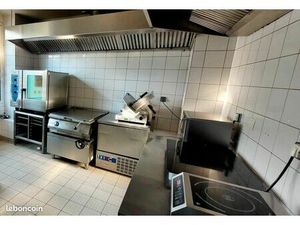 Local traiteur tout équipé+ places marché et camion réfrigéré 7 m2