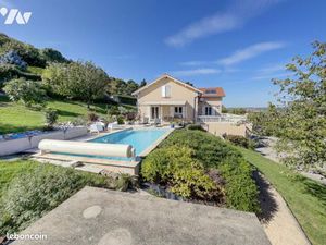 Maison 7 pièces 214 m²