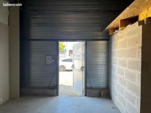 Local industriel 65 m²