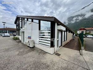 Local 129 m² Saint-Égrève