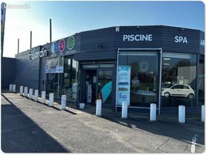 Local commercial 740 m²