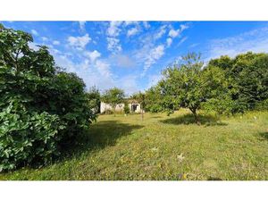 Très beau terrain de 1490m² constructibles sur St Jean d'Angely