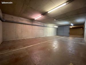 Parking/box 1 pièce 55 m²