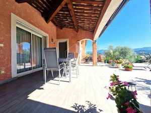 À vendre Maison de plain-pied avec studio indépendant  piscine et prestations haut de gamm