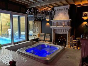 Bâtiment unique avec installations de vie et de bien-être à