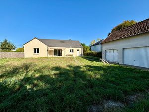 Maison de plain pied récente avec dependances