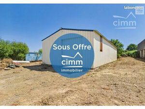 Parking/box 1 pièce 165 m²