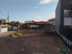 Vente terrain 217 m² à Saint Pierre (97410)  235 400 €