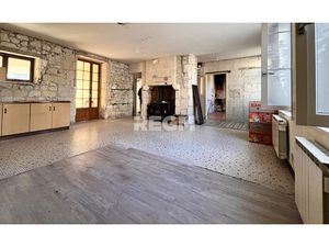 Maison à finir de rénover à banais - 2 chambres - beau poten