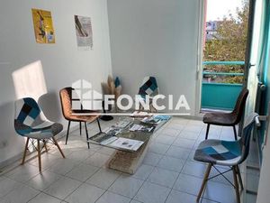 Location - Local professionnel - 70 m² - 10 800 €/an HC HT -